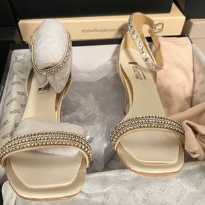 New Badgley Mischka Urina Urina Embellished Silk Mist Satin Sandals Size 7.5